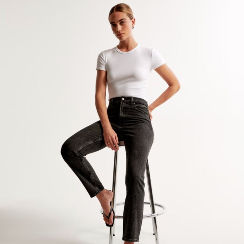 NEW WITH TAGS, never worn. Abercrombie & Fitch High Rise Mom Jeans in Black